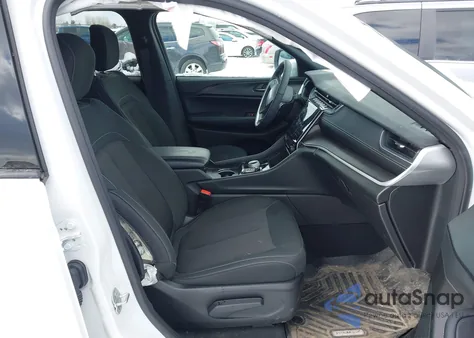 2024 Jeep Grand Cherokee Laredo 4X4 из США, поврежденный, VIN 1C4RJHAG3RC141834